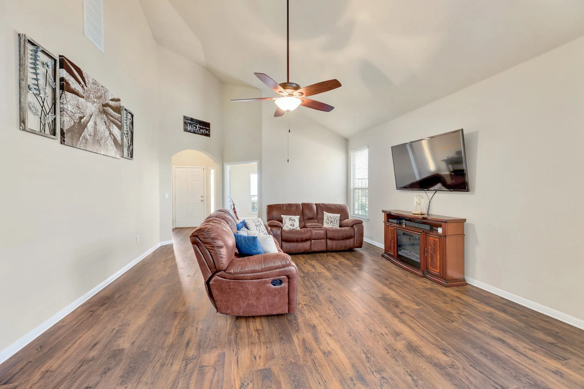 141 Serrano St, Georgetown, Texas 78628 photo 2