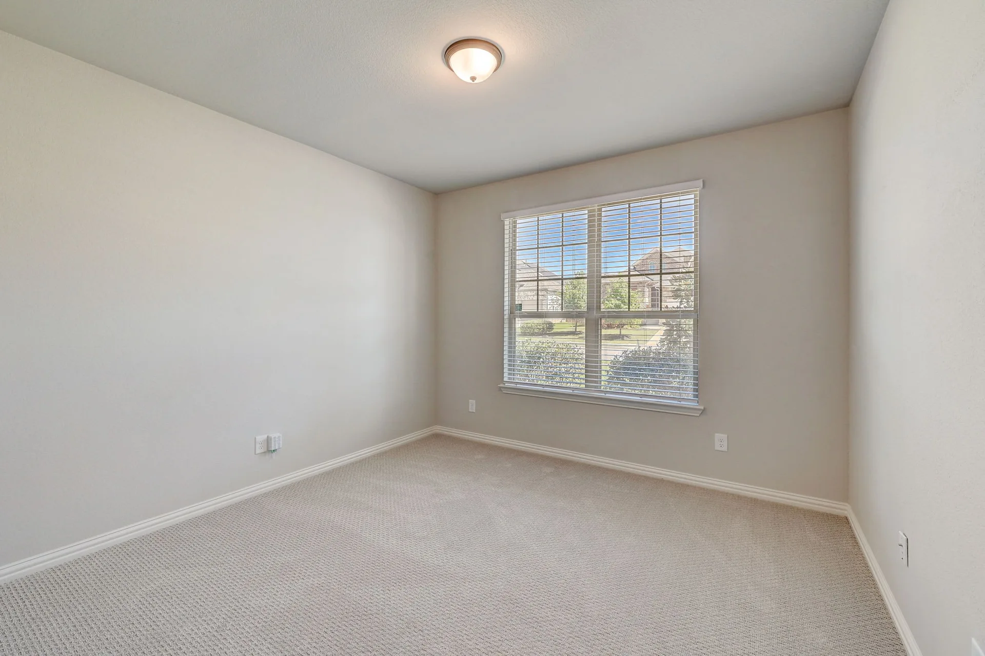 Charming single-story home in the desirable Paloma Lake in RR that backs to a greenbelt! photo 17