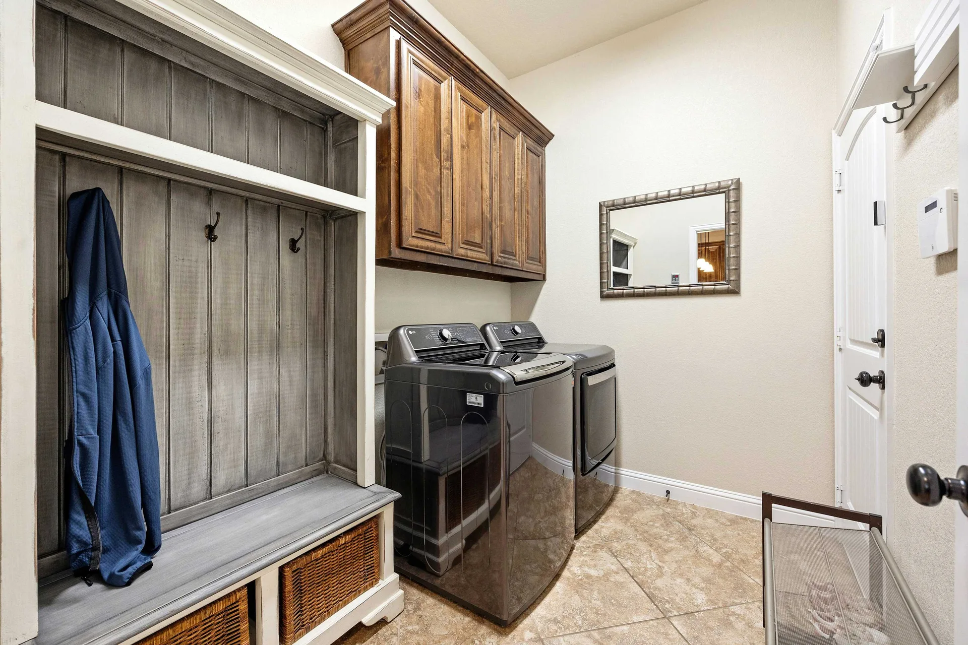 Beautifully Appointed Single-Story in Oak Creek: Modern Floors and Screened-In Patio Overlooking Green Space w/ NO Backyard Neighbor! photo 27
