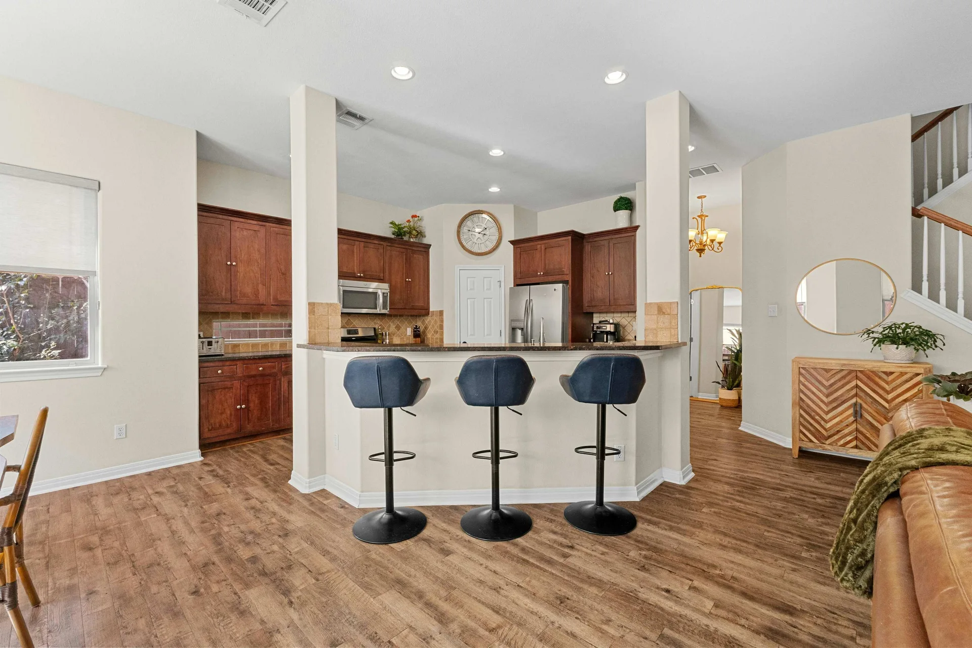 Modern Crestview Two-story Home: Updated Primary Bath, New Roof – Investor Friendly! photo 10
