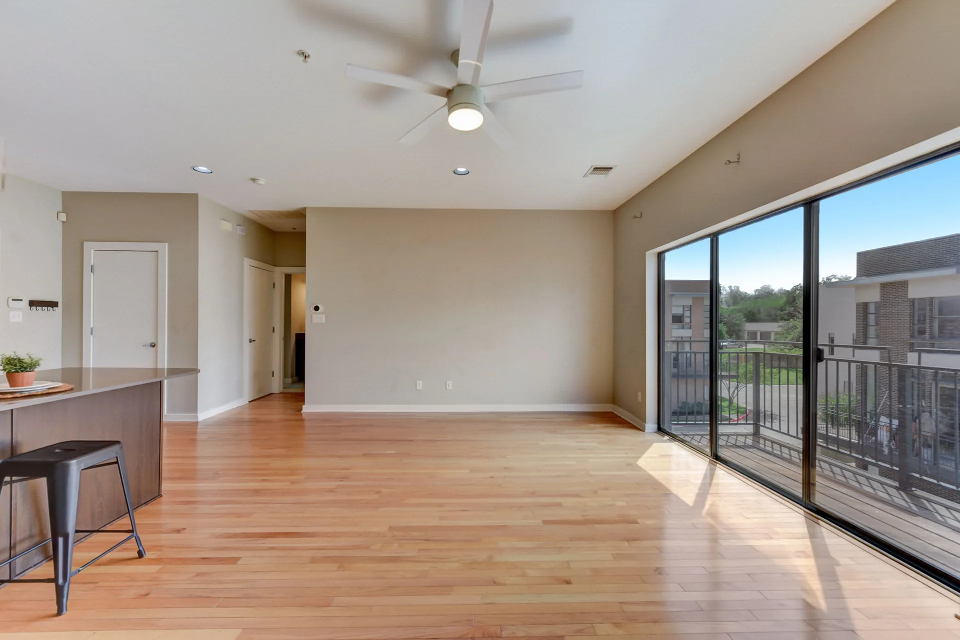 Modern 1/1 Condo in Vibrant South Austin for Lease! photo 4
