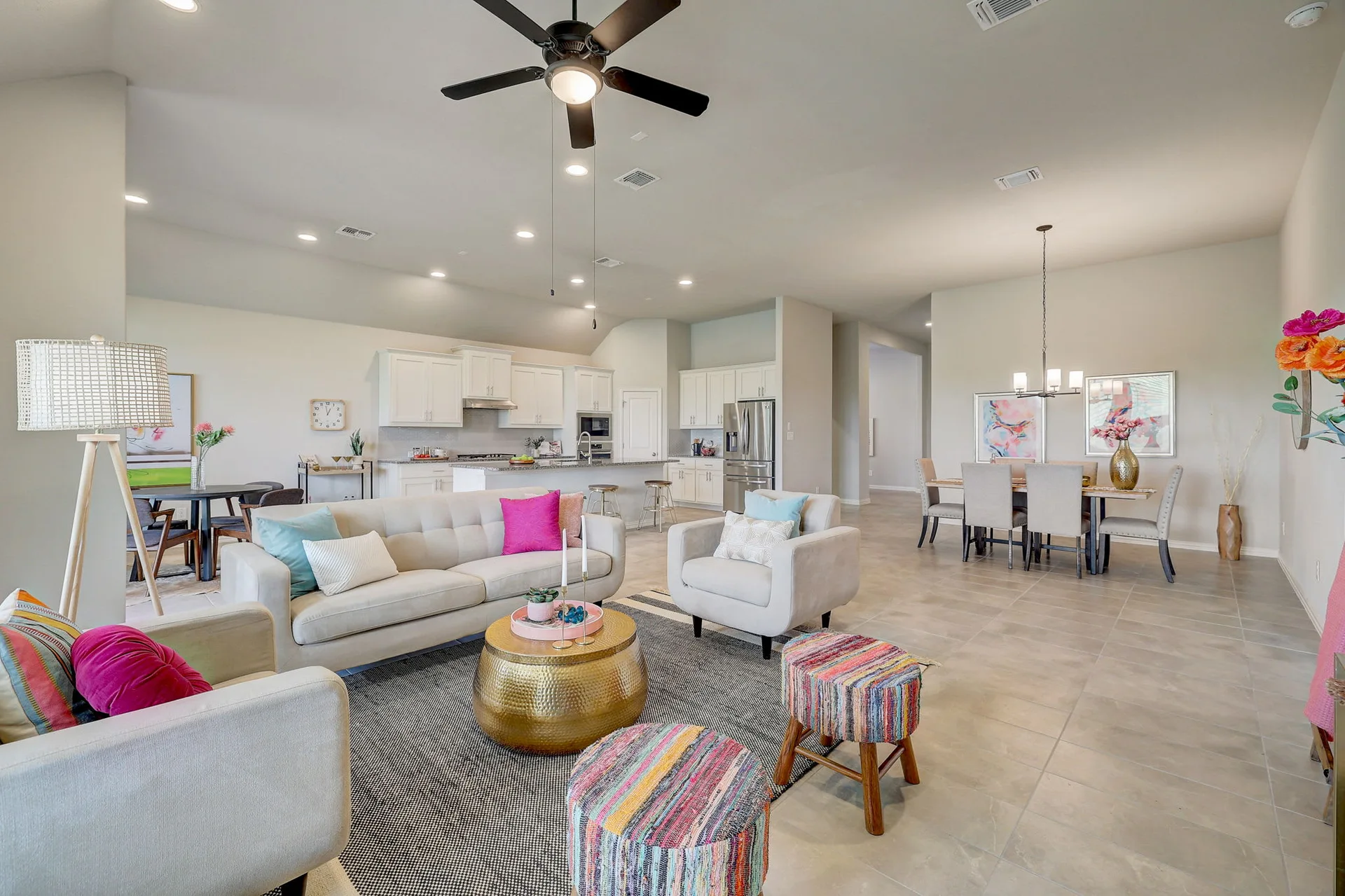 Charming single-story home in the desirable Paloma Lake in RR that backs to a greenbelt! photo 2