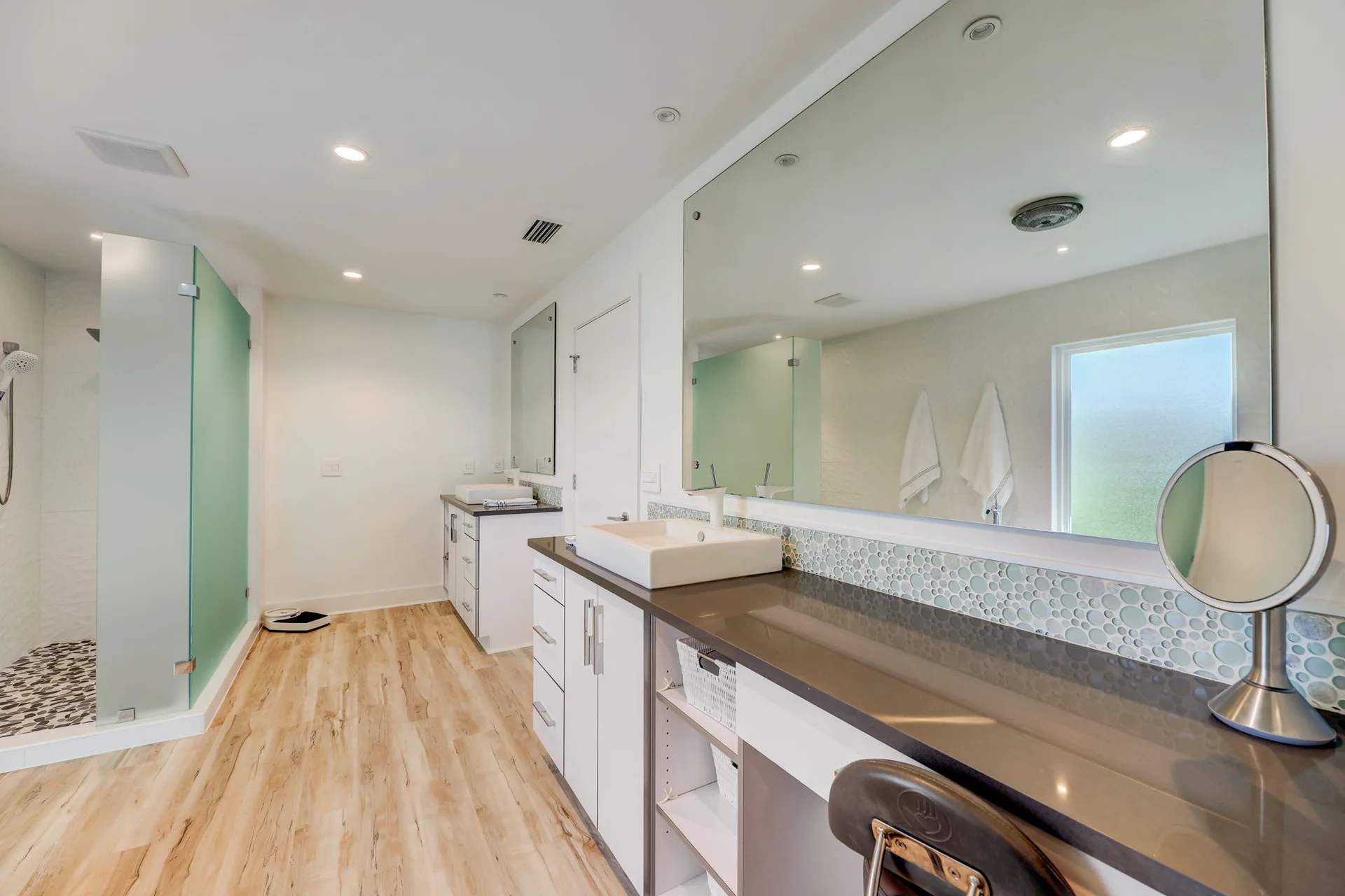 Stunning modern mid-century rebuilt home in the sought-after Delwood Heights near Mueller! photo 42