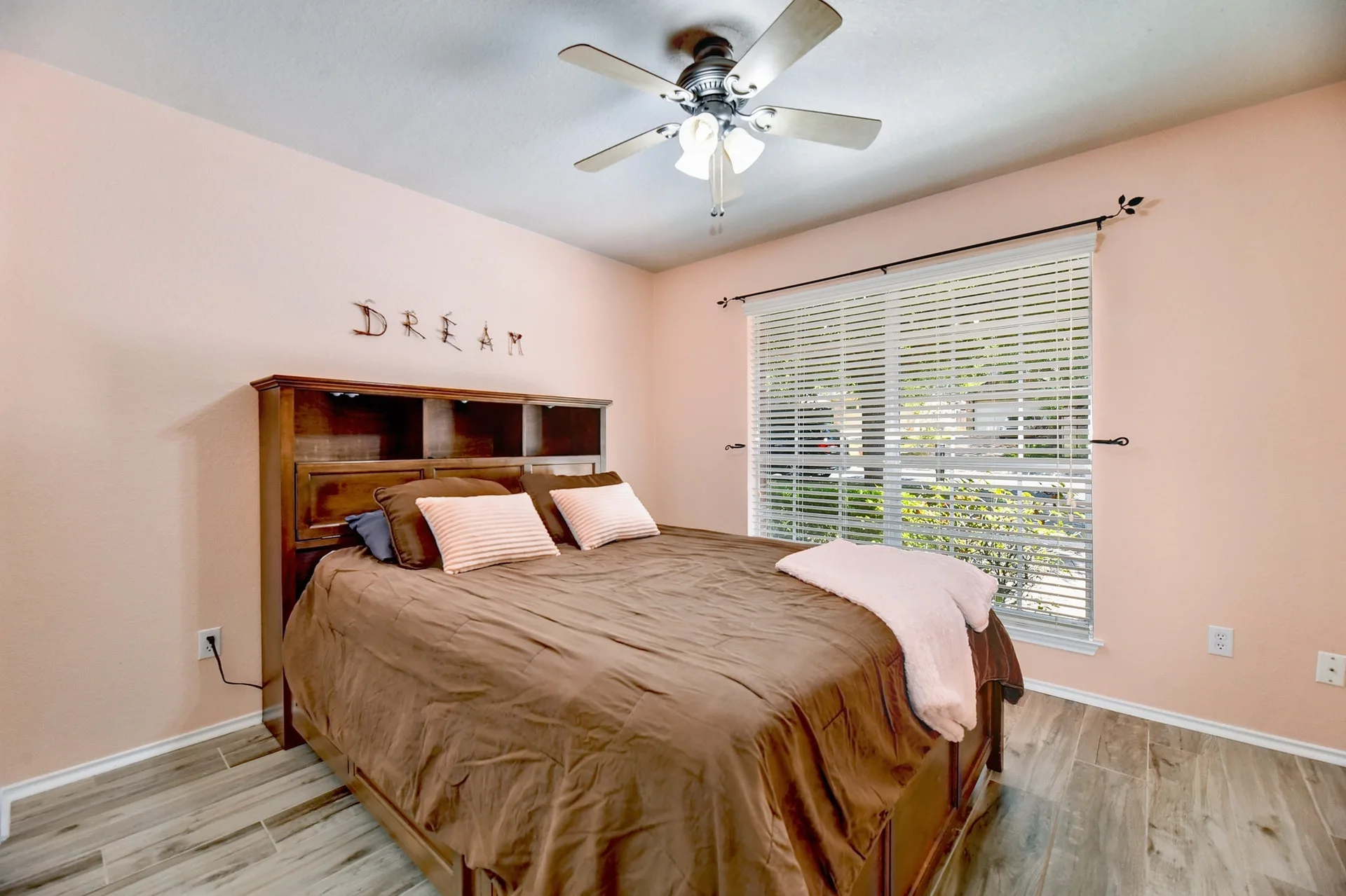 8926 Anna St photo 17