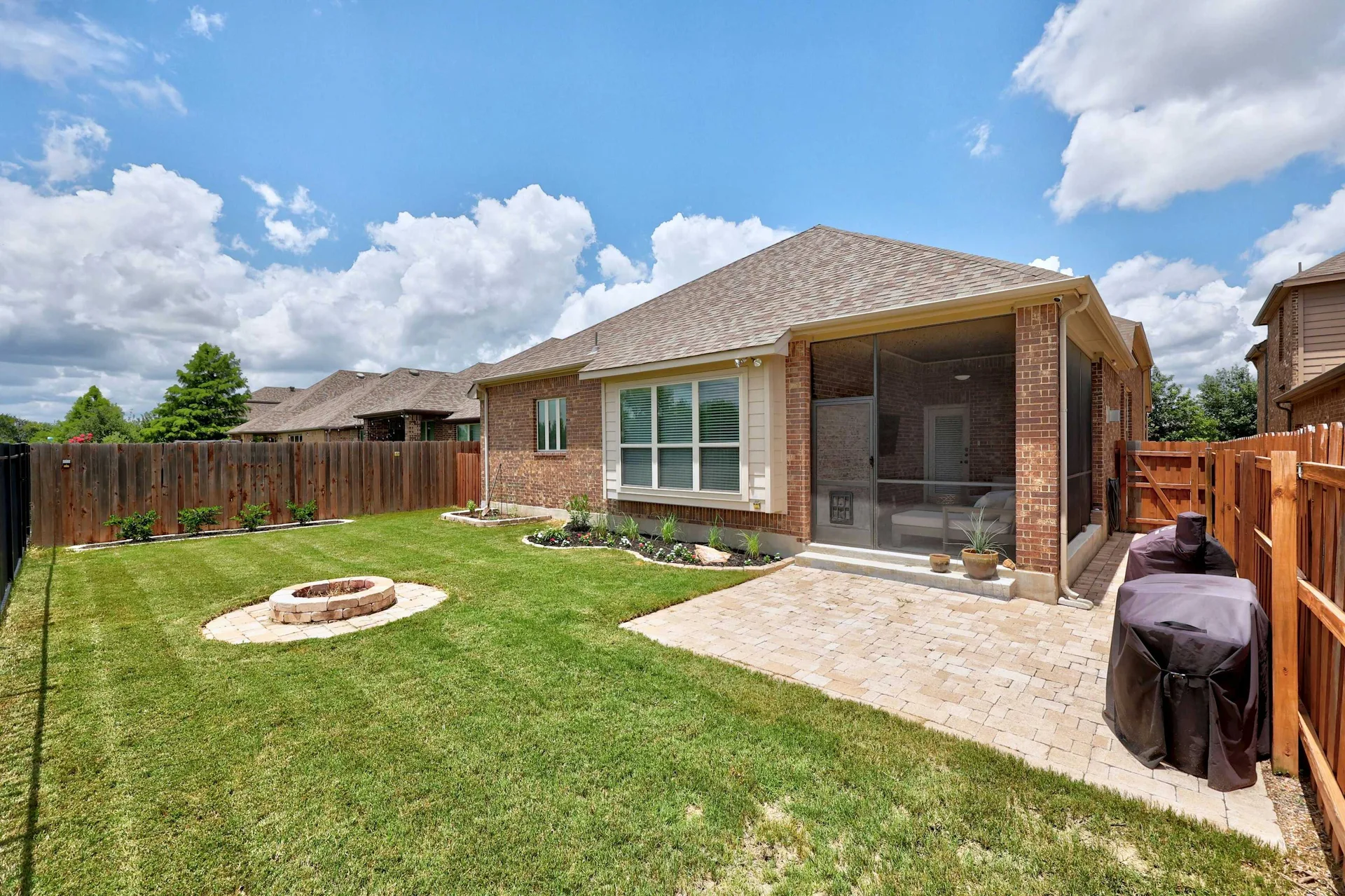 Beautifully Appointed Single-Story in Oak Creek: Modern Floors and Screened-In Patio Overlooking Green Space w/ NO Backyard Neighbor! photo 33