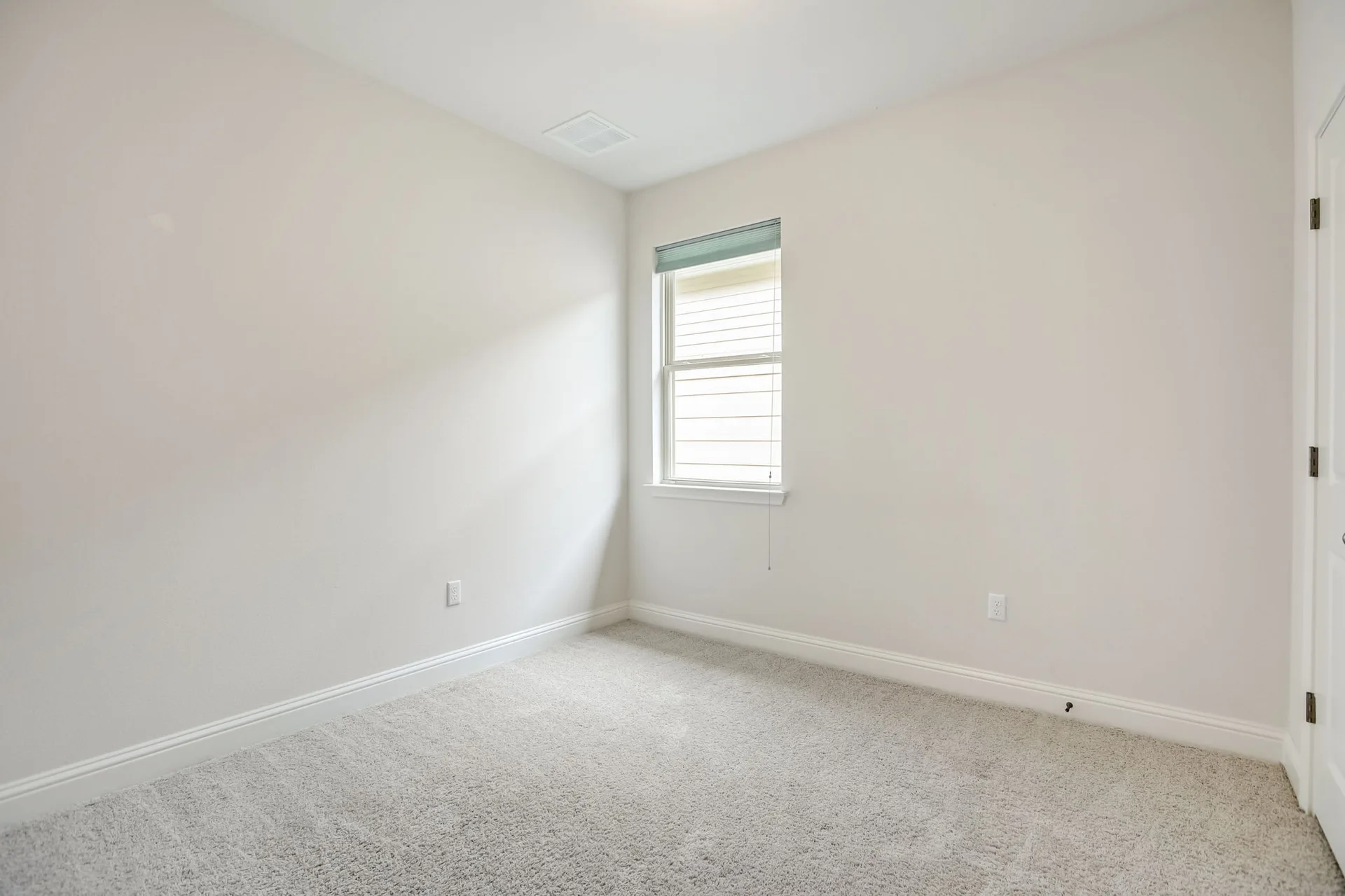 Spacious 4-Bedroom Home in The Preserve at Four Points – A+ School District, Open Floorplan, Luxurious Primary Suite, Covered Patio, and More! photo 25
