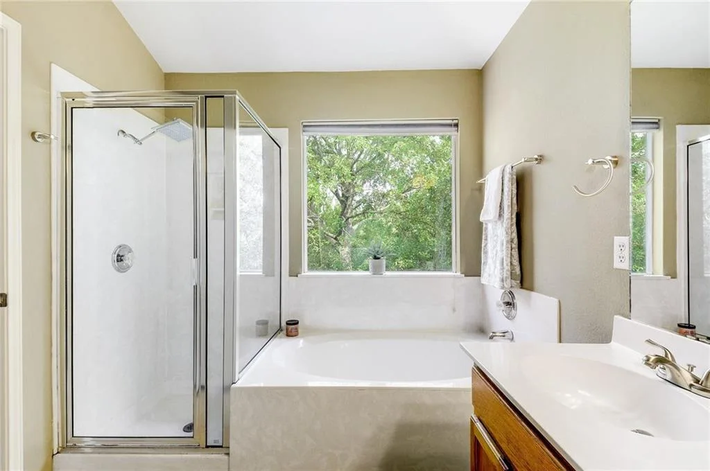 Stunning Milwood Home: Prime Location and Secluded Backyard that Backs to a Greenspace! photo 17