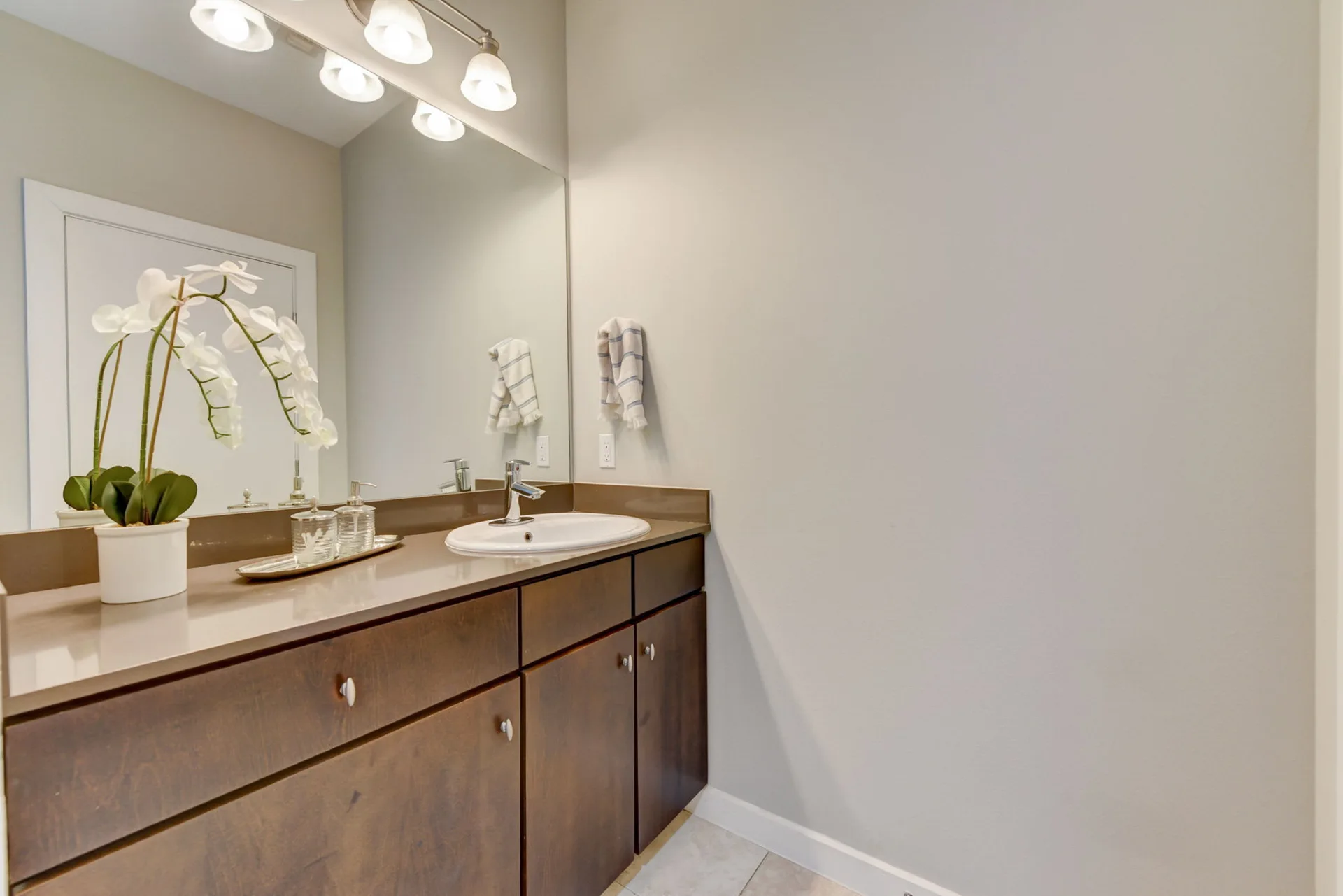 Modern 1/1 Condo in Vibrant South Austin for Lease! photo 12