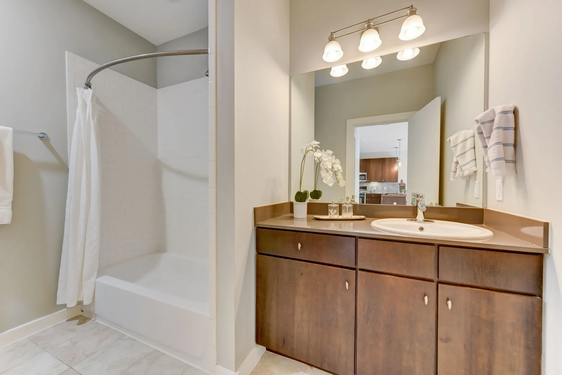 Modern 1/1 Condo in Vibrant South Austin for Lease! photo 14