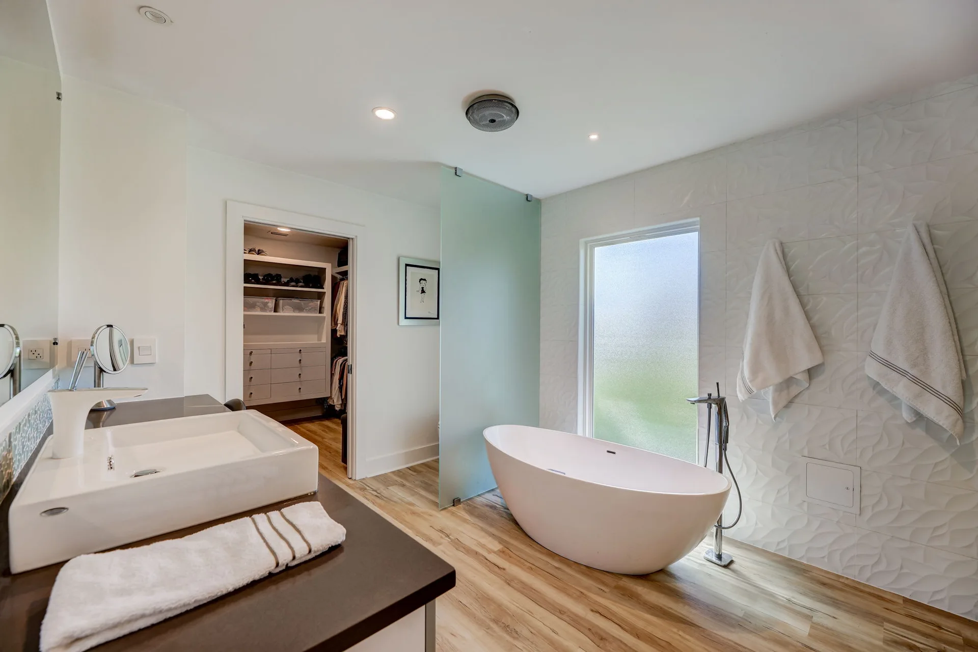 Stunning modern mid-century rebuilt home in the sought-after Delwood Heights near Mueller! photo 38