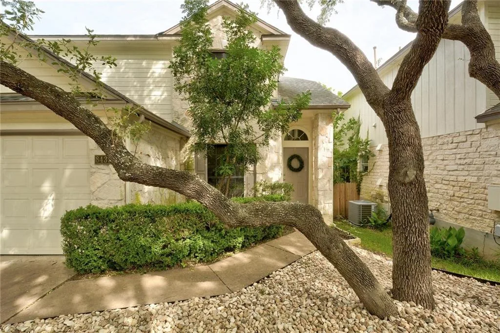 Stunning Milwood Home: Prime Location and Secluded Backyard that Backs to a Greenspace! photo 2