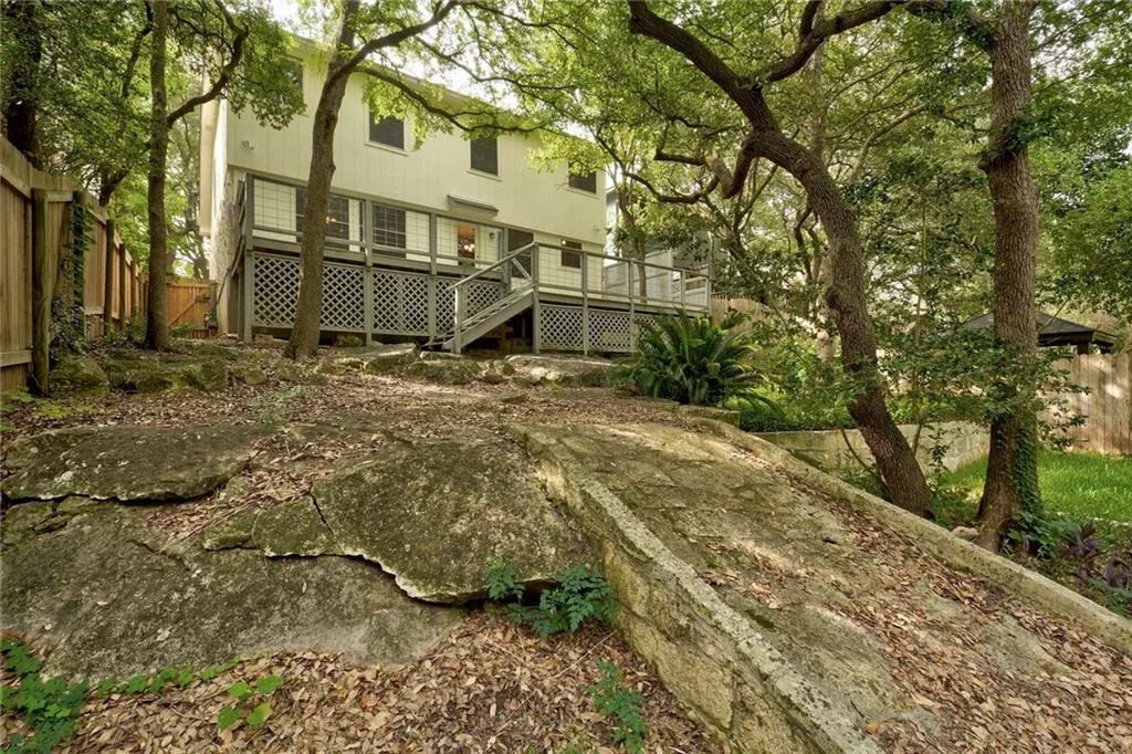 Stunning Milwood Home: Prime Location and Secluded Backyard that Backs to a Greenspace! photo 24