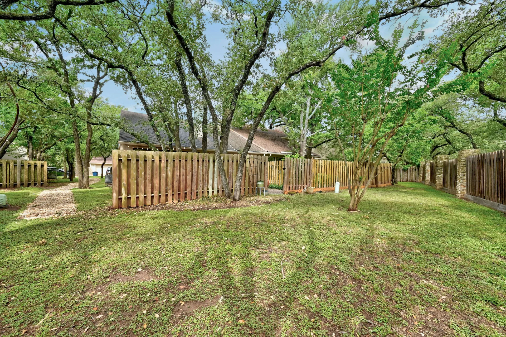 Alluring One-Story Home in in the Coveted 78759! photo 27