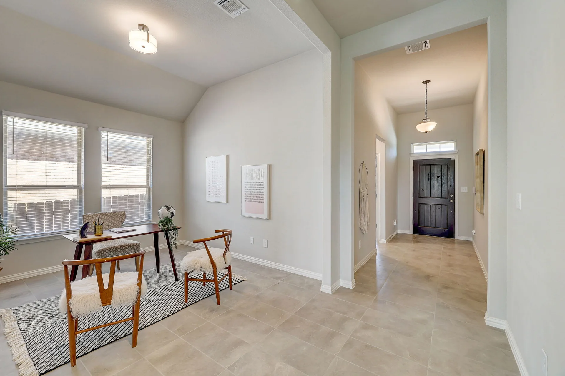 Charming single-story home in the desirable Paloma Lake in RR that backs to a greenbelt! photo 7