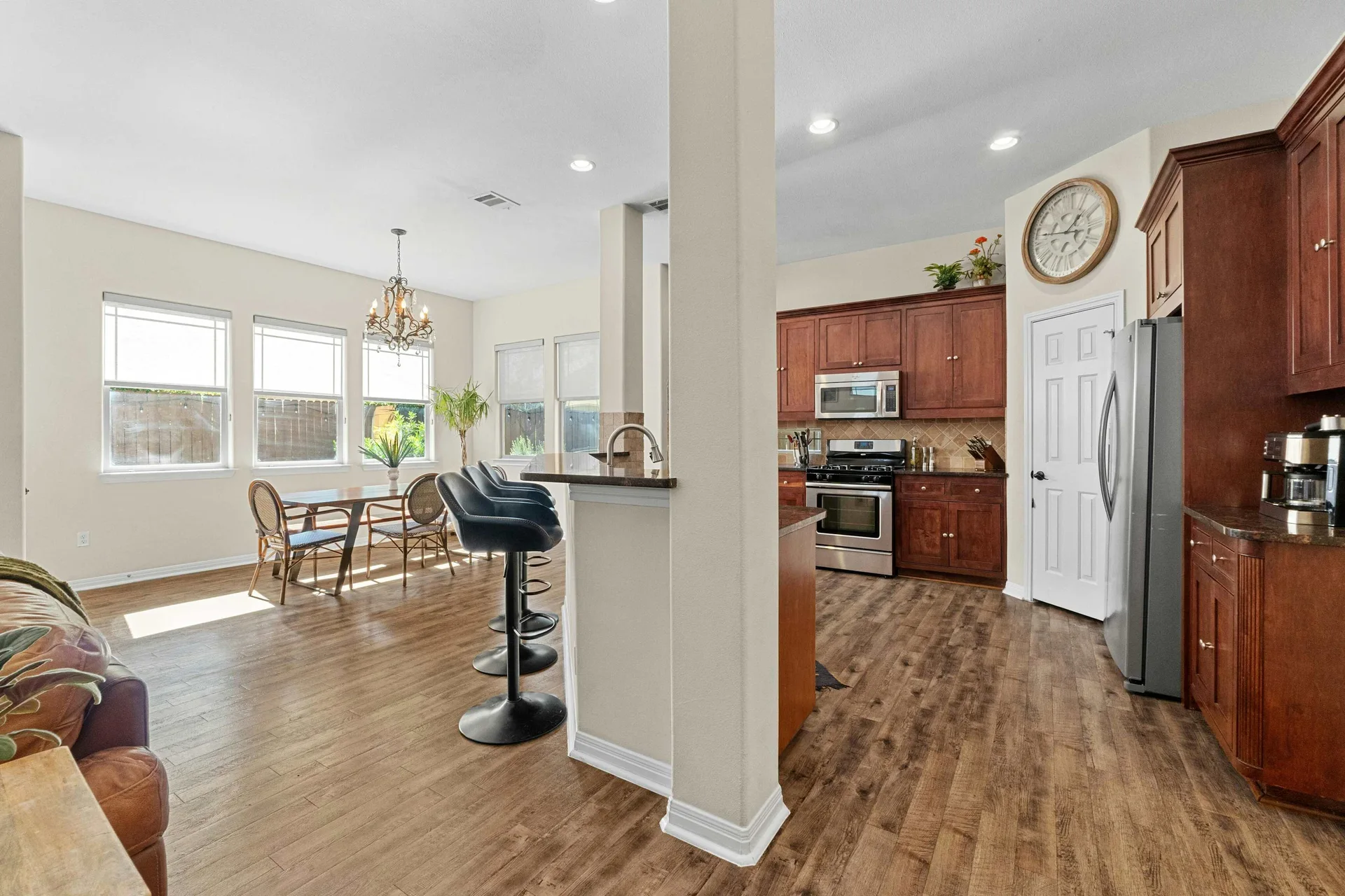 Modern Crestview Two-story Home: Updated Primary Bath, New Roof – Investor Friendly! photo 11