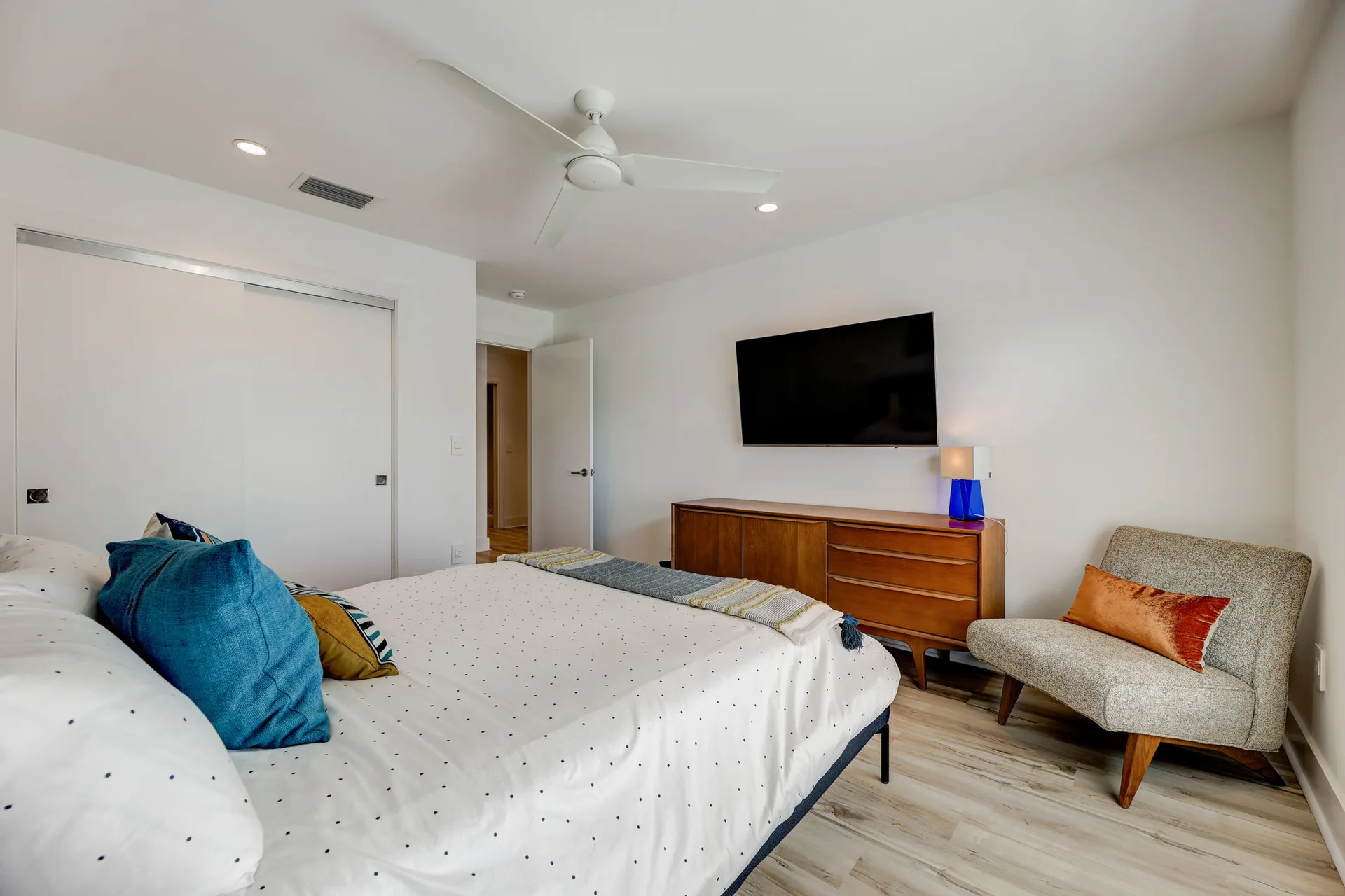 Stunning modern mid-century rebuilt home in the sought-after Delwood Heights near Mueller! photo 46