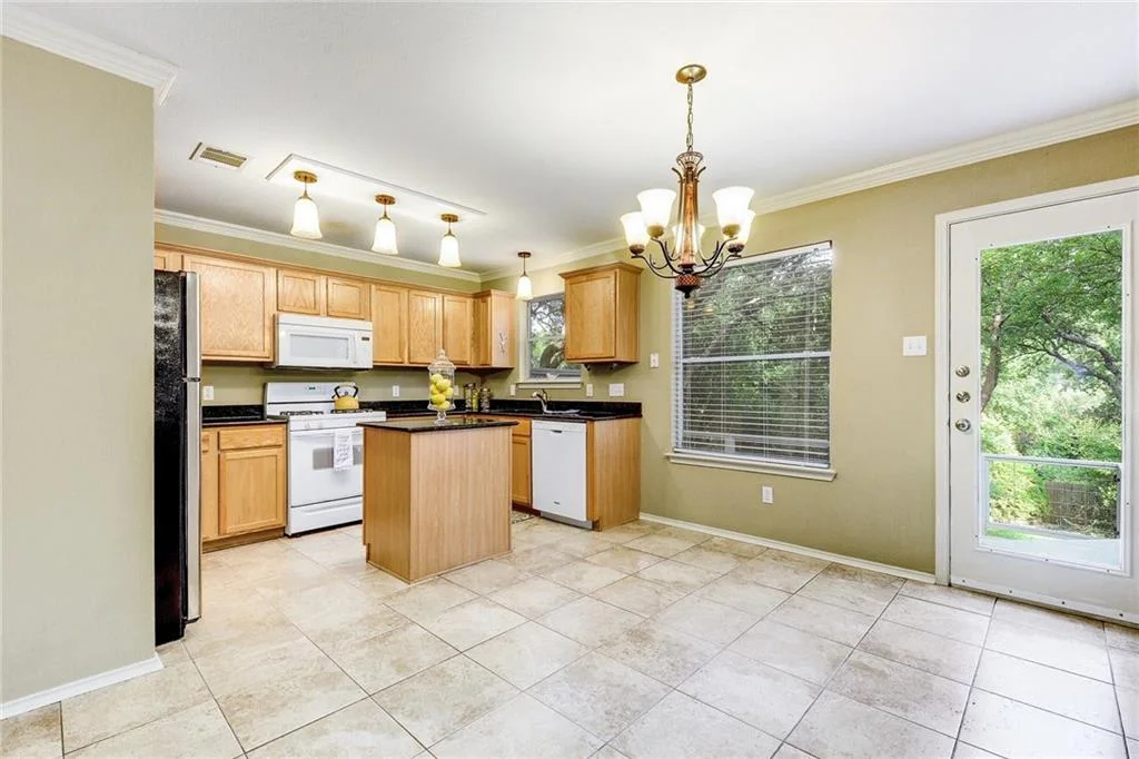 Stunning Milwood Home: Prime Location and Secluded Backyard that Backs to a Greenspace! photo 9