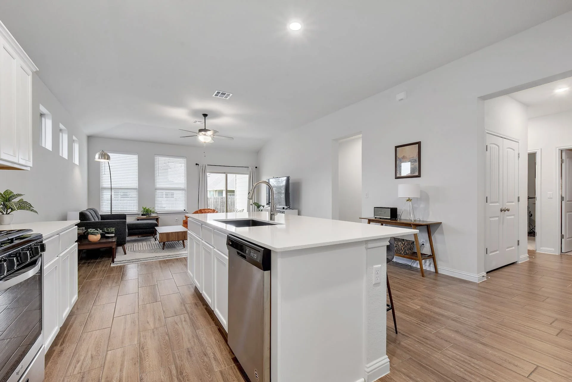 8206 Dampton Ln, Austin, Texas 78744 photo 12