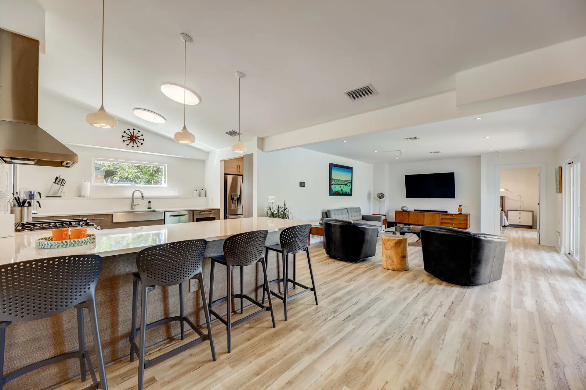 Stunning modern mid-century rebuilt home in the sought-after Delwood Heights near Mueller! photo 27