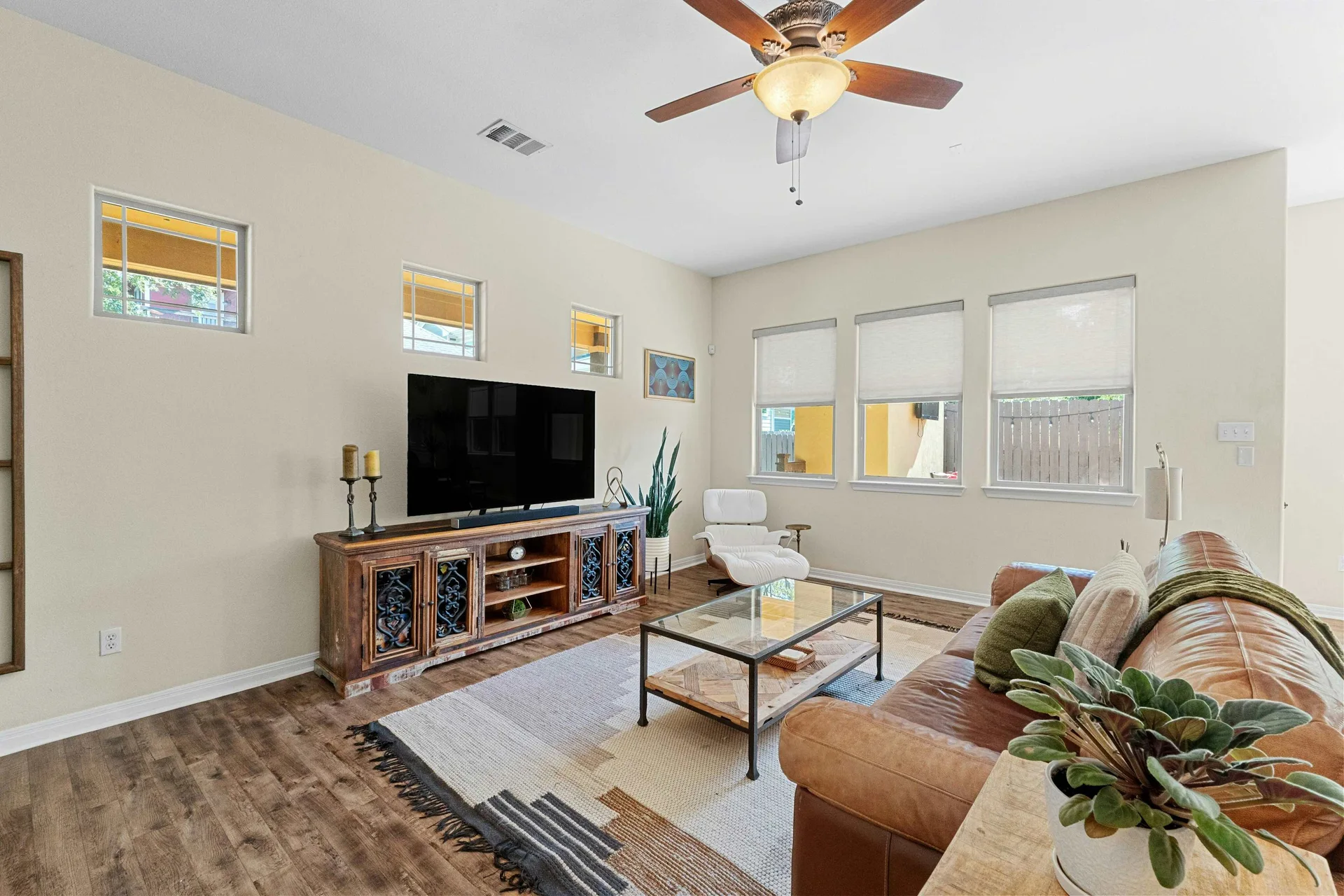 Modern Crestview Two-story Home: Updated Primary Bath, New Roof – Investor Friendly! photo 7