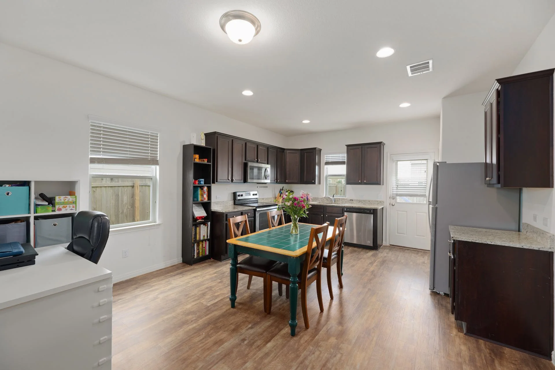 13912 Mark Christopher Way, Manor photo 8