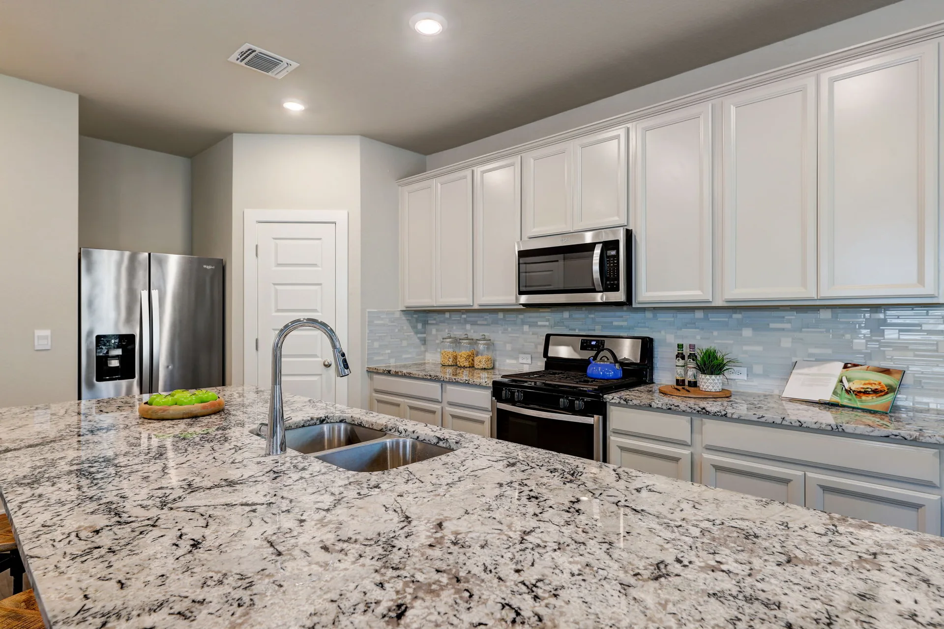Stunning 2021 Meritage Home in Easton Park with FREE Solar Panels! Better Priced Than New Builds and Move-In Ready! photo 12
