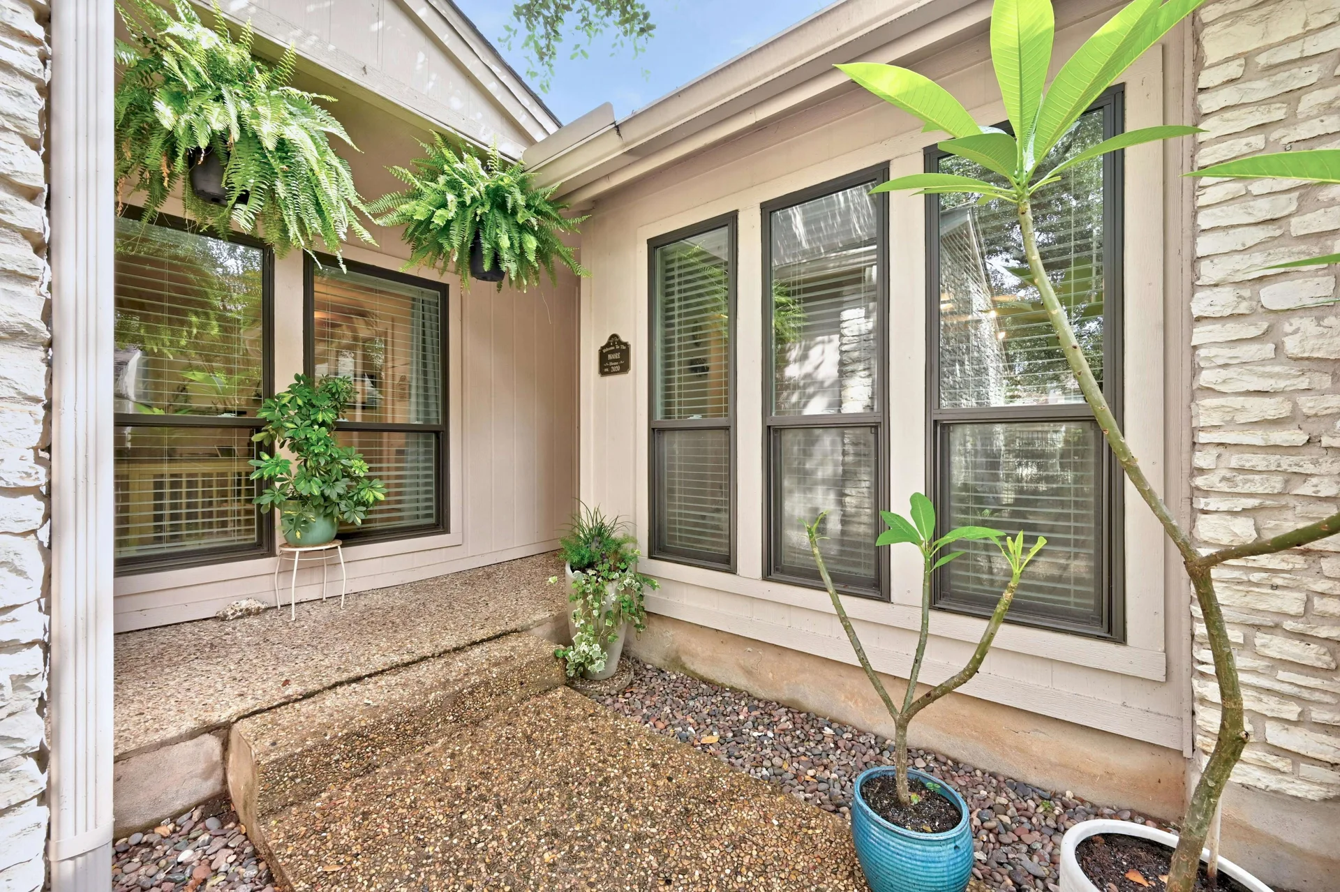 Alluring One-Story Home in in the Coveted 78759! photo 4