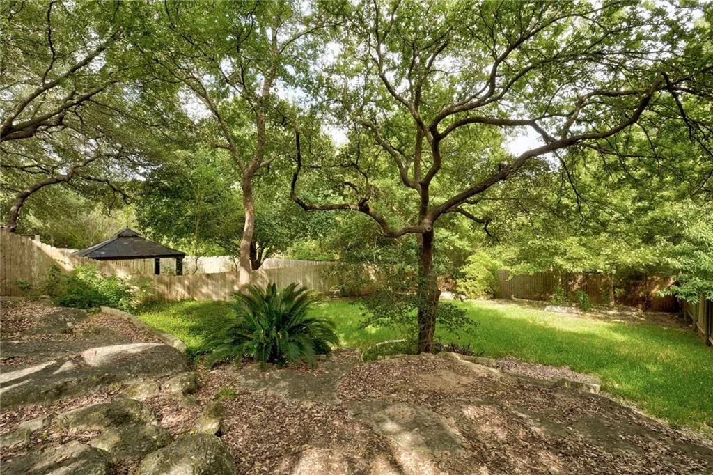 Stunning Milwood Home: Prime Location and Secluded Backyard that Backs to a Greenspace! photo 25