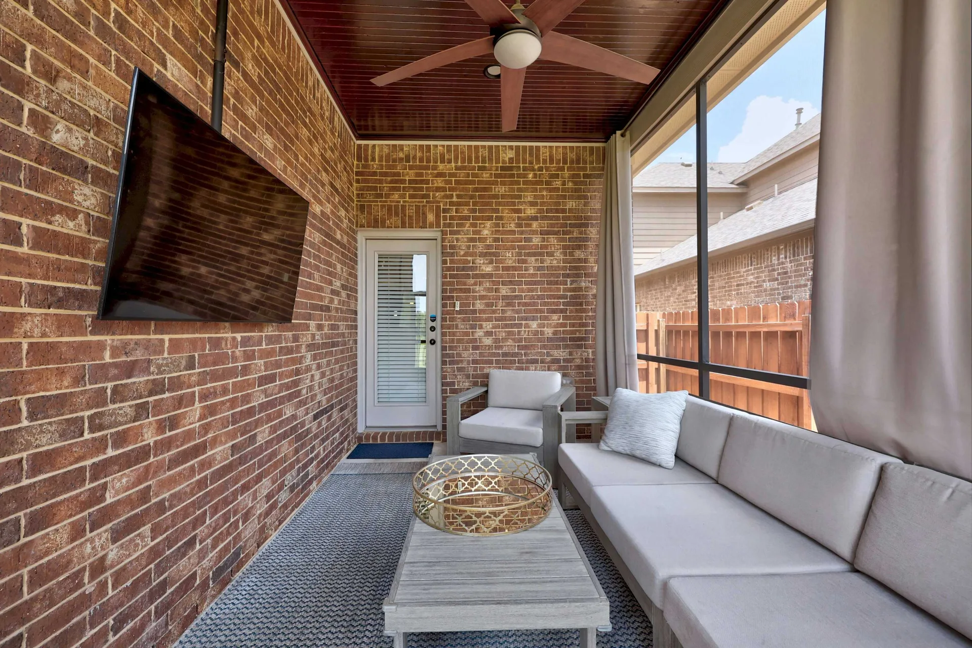 Beautifully Appointed Single-Story in Oak Creek: Modern Floors and Screened-In Patio Overlooking Green Space w/ NO Backyard Neighbor! photo 32