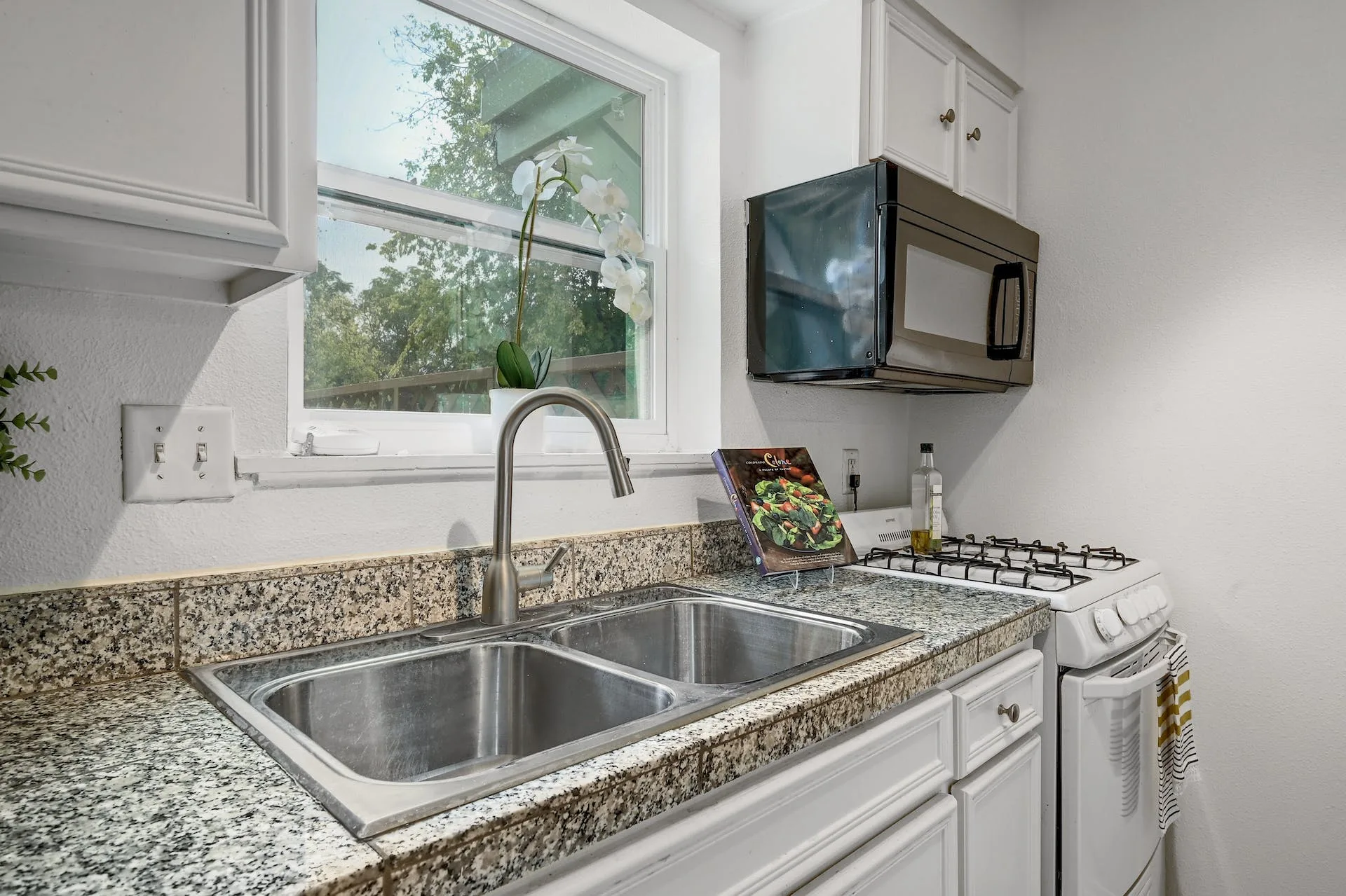 2021 Bluebonnet Ln #106, Austin, TX 78704 photo 8