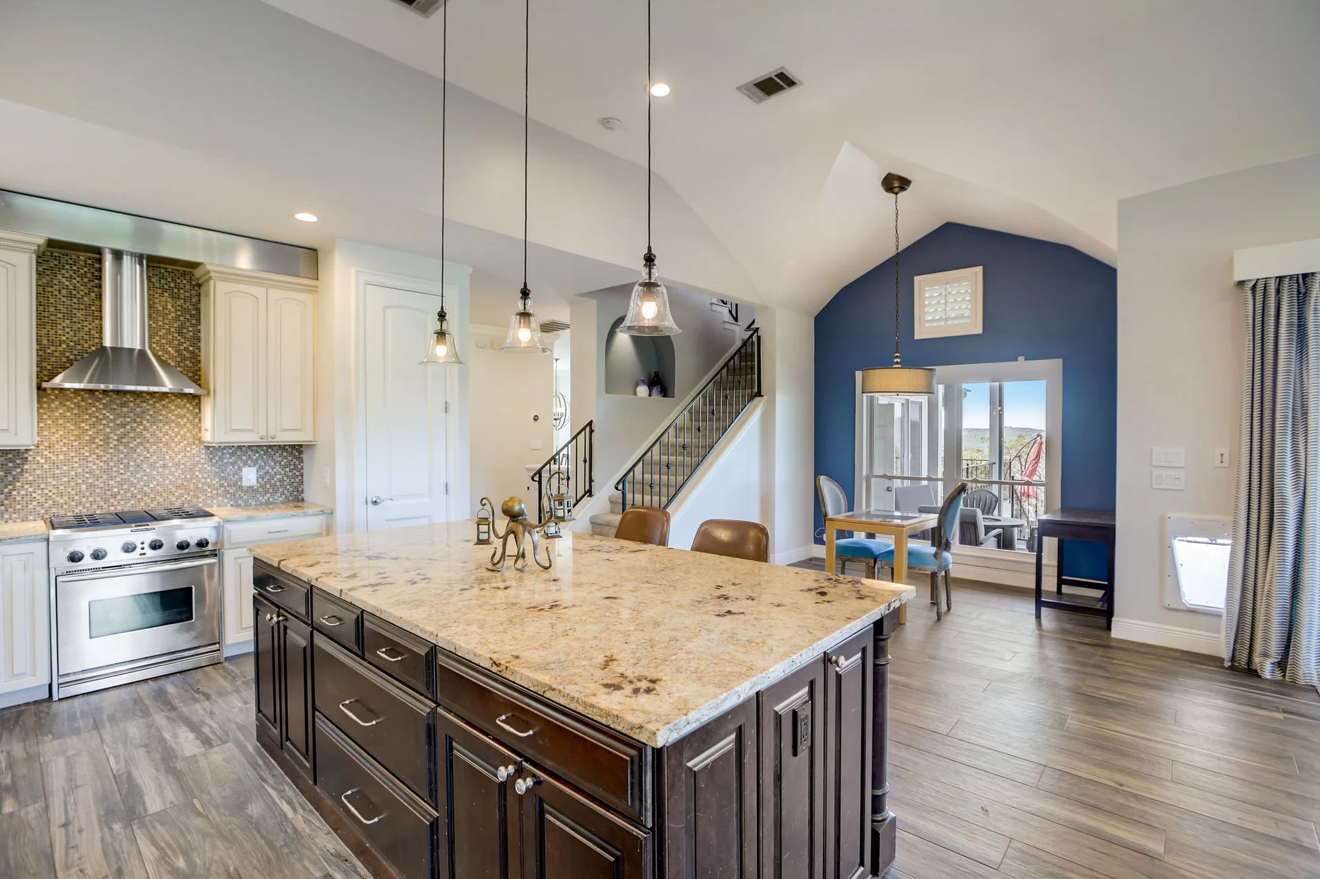 Hill Country Paradise: Luxurious 4/3 Home with Heated Pool/Spa and Spectacular Sunset Views in River Place! photo 16