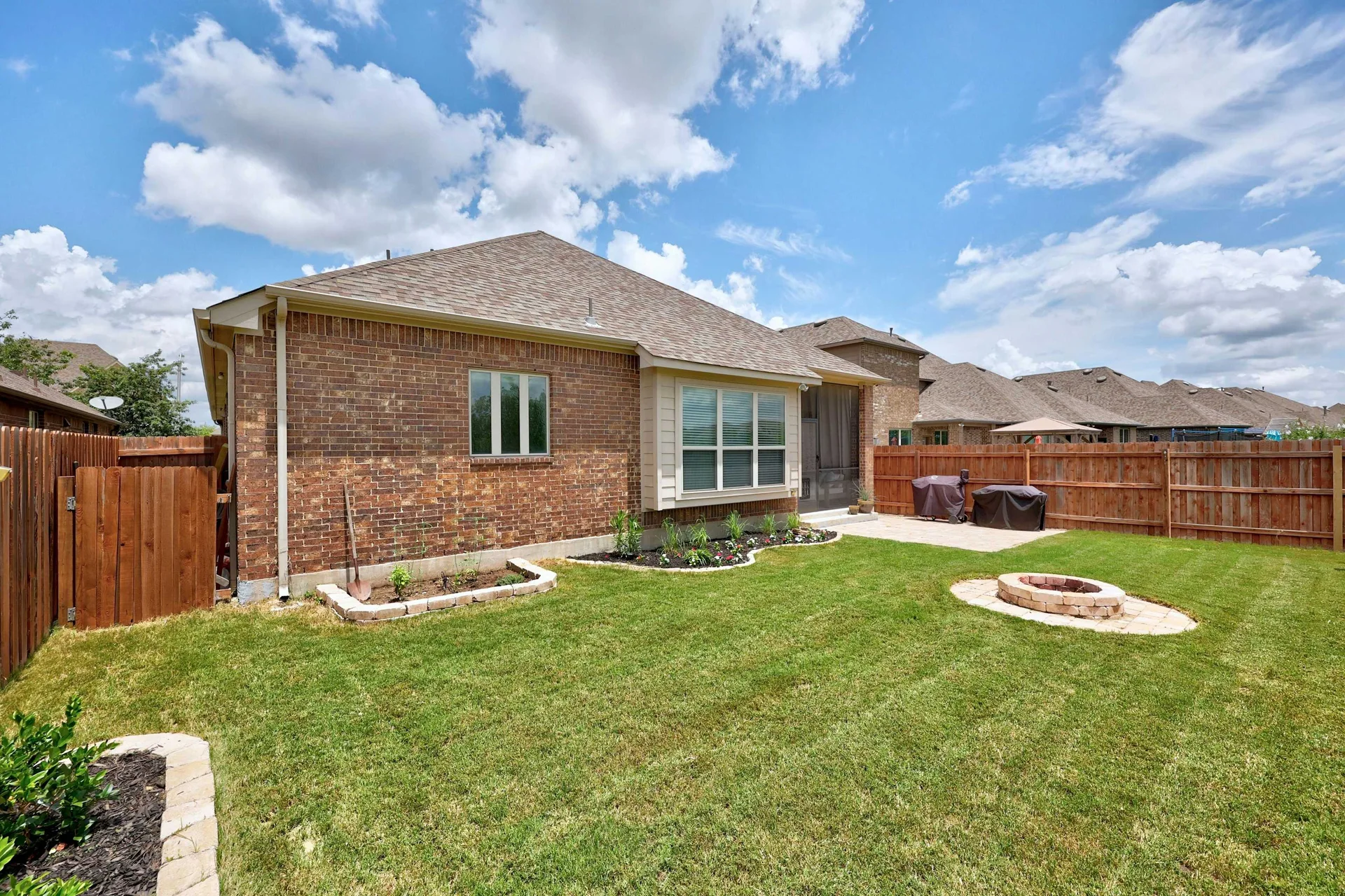 Beautifully Appointed Single-Story in Oak Creek: Modern Floors and Screened-In Patio Overlooking Green Space w/ NO Backyard Neighbor! photo 30