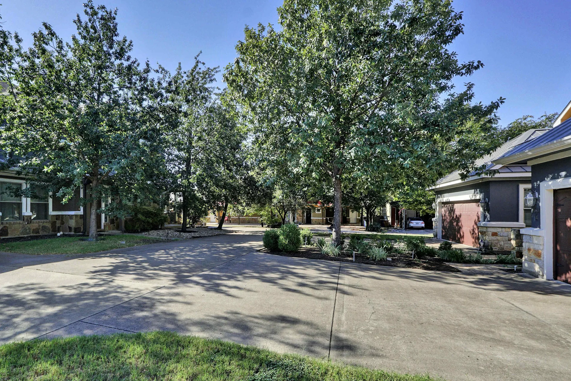 Modern Crestview Two-story Home: Updated Primary Bath, New Roof – Investor Friendly! photo 4