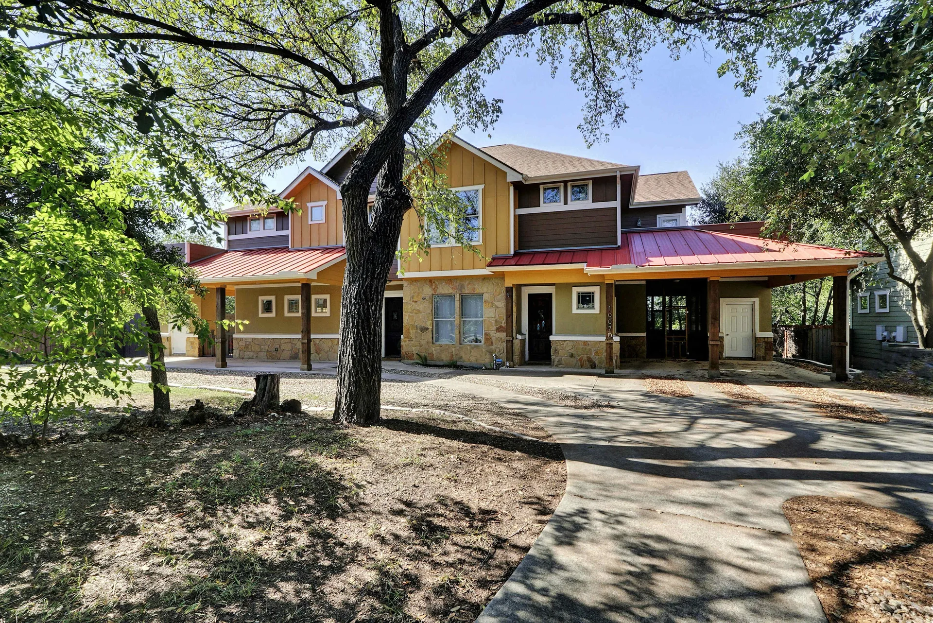 Modern Crestview Two-story Home: Updated Primary Bath, New Roof – Investor Friendly! photo 2