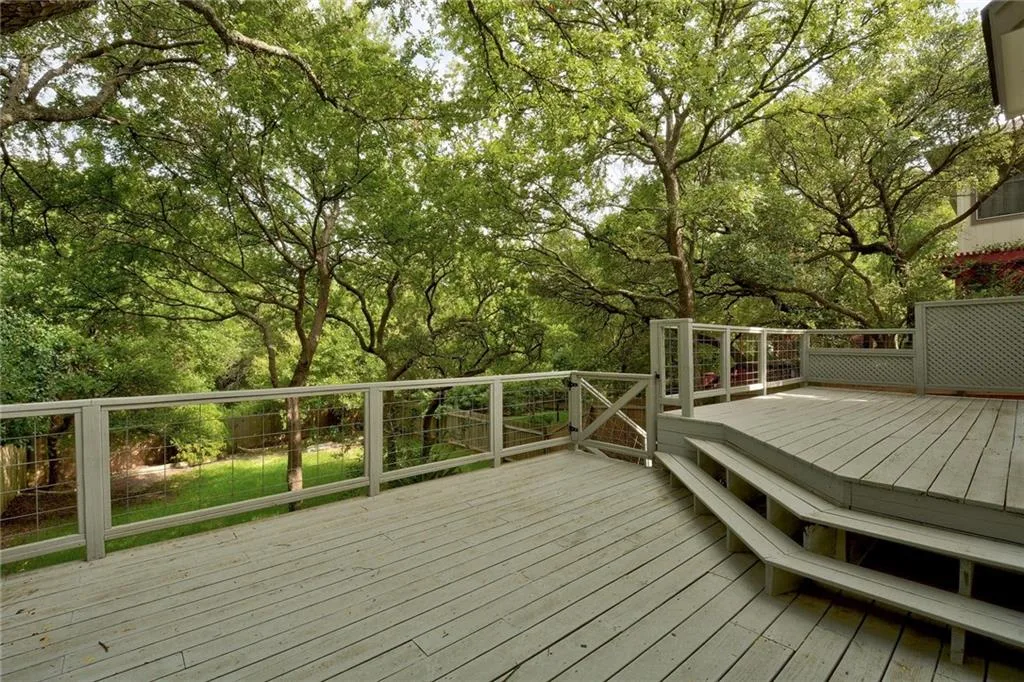Stunning Milwood Home: Prime Location and Secluded Backyard that Backs to a Greenspace! photo 22