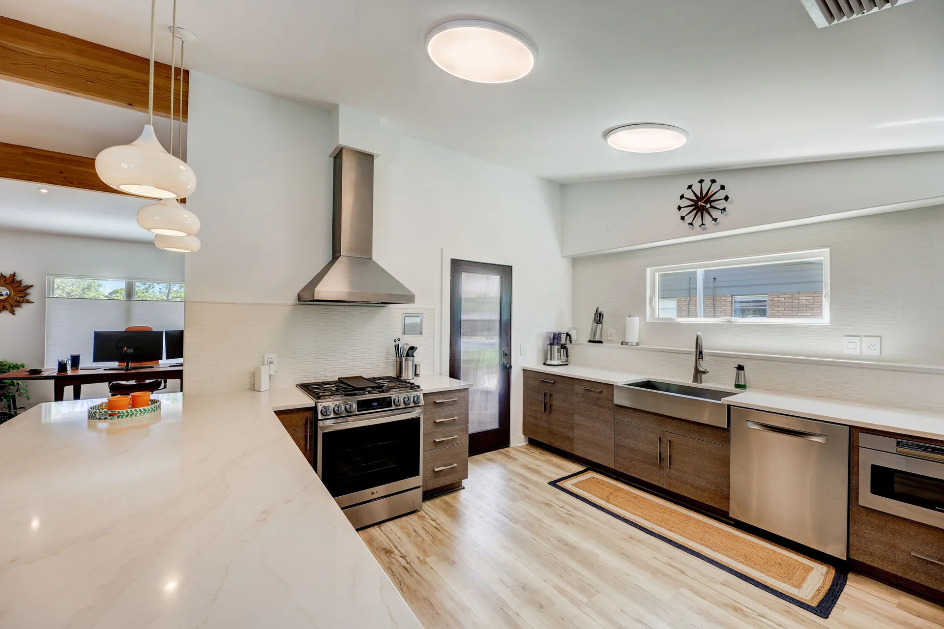 Stunning modern mid-century rebuilt home in the sought-after Delwood Heights near Mueller! photo 32